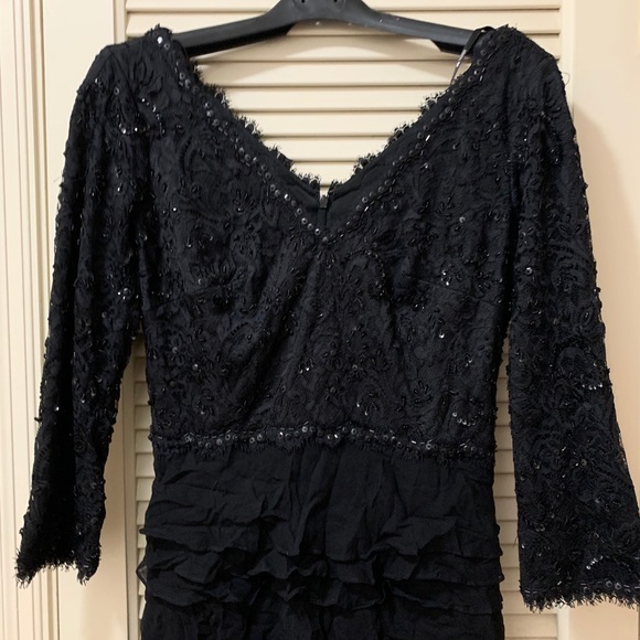 TADASHI SHOJI!! Elegant black gown. - Picture 2 of 6